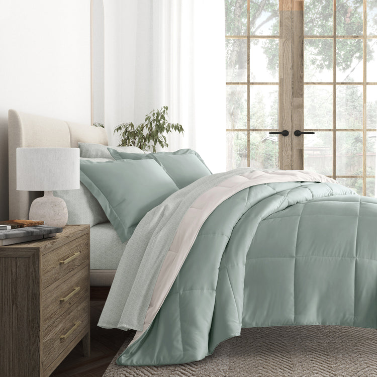 Eucalyptus/Natural Reversible Comforter with Modern Circle Green Mist Pattern Sheets