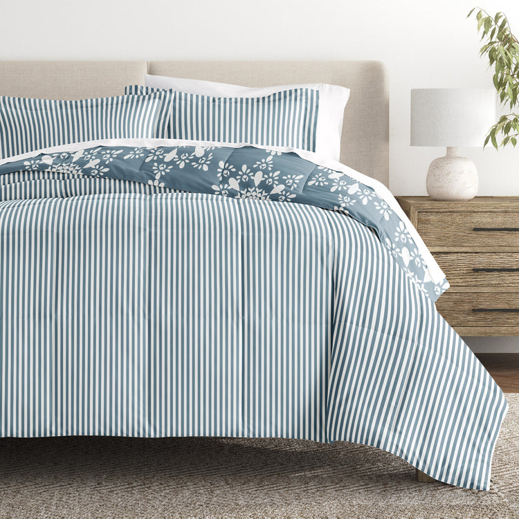 Soft Daisy Medallion Light Blue