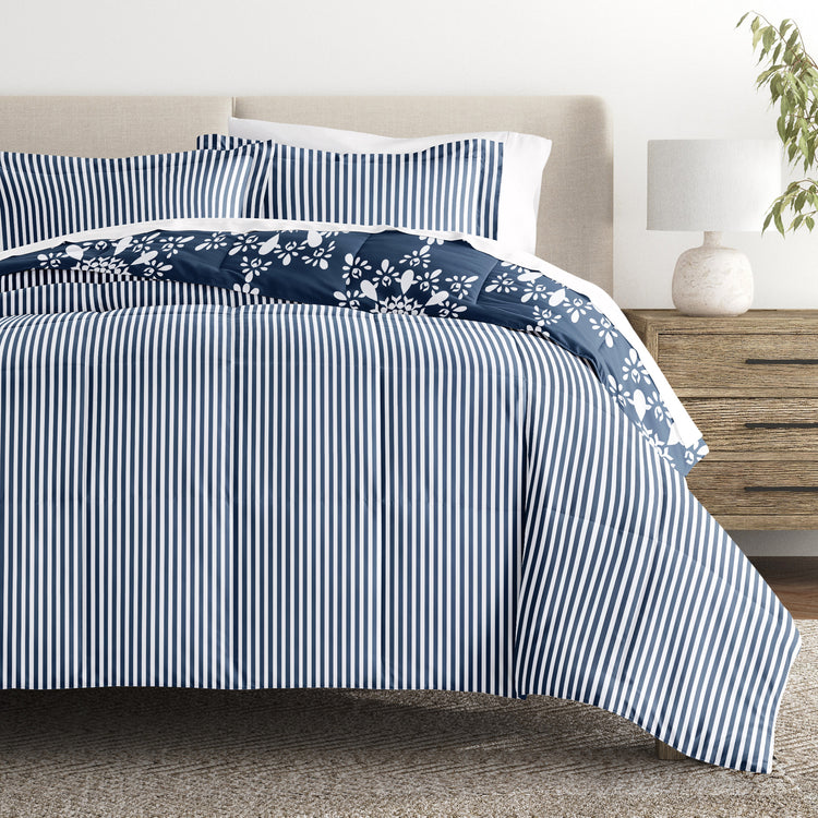 Soft Daisy Medallion Navy