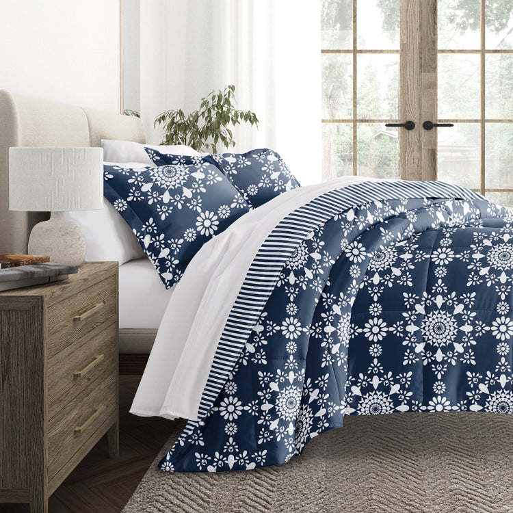 Daisy Medallion Navy
