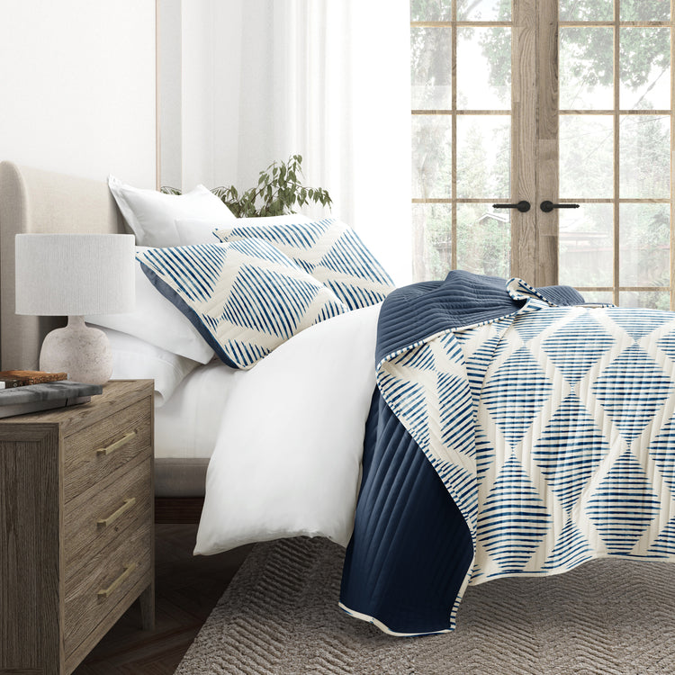Diamond Pattern Quilt Set with Shams Reversible Navy