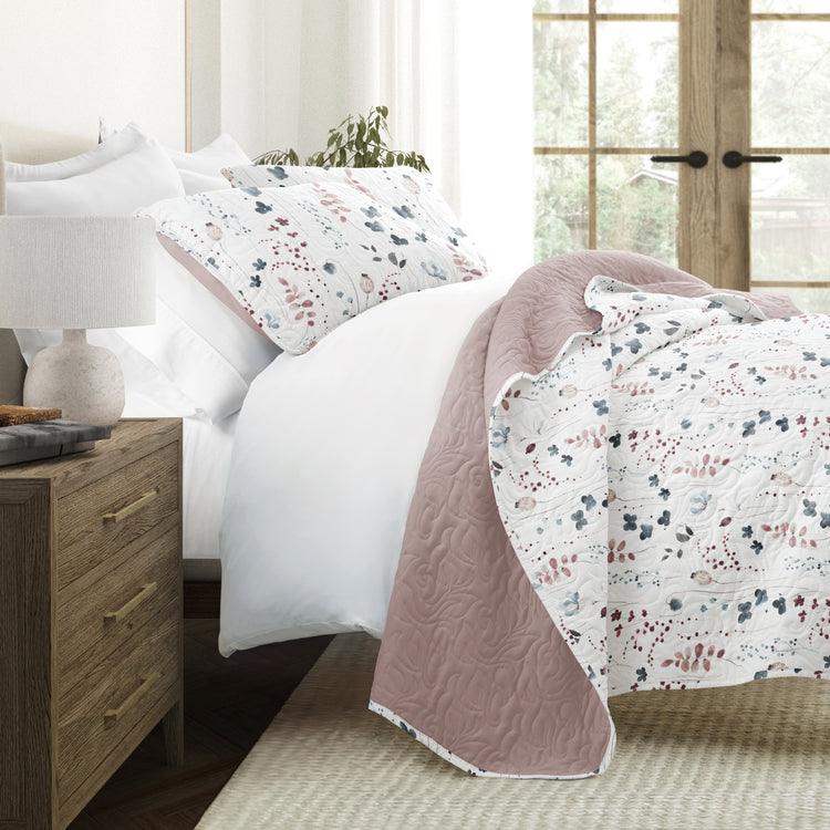 Poppy Bloom Pattern Quilt Set with Shams Reversible Mauve