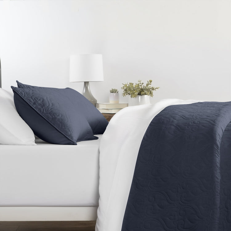 Ultra Soft Damask Pattern Quilt Coverlet 3 Piece Set