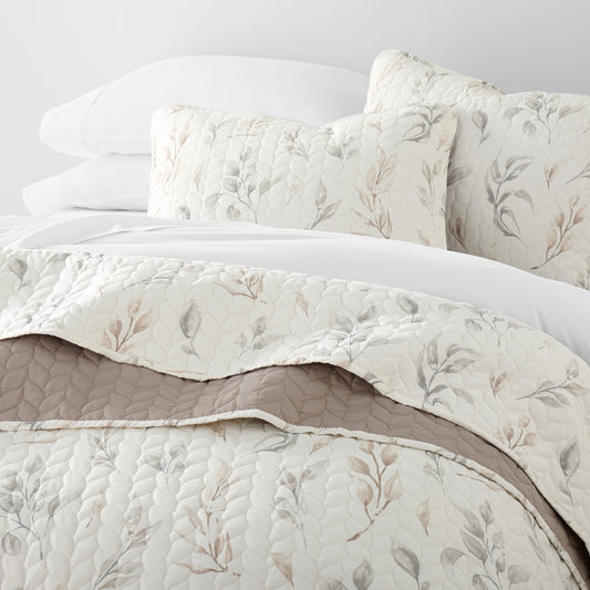 Leaves Quilt Set with Shams Reversible Latte