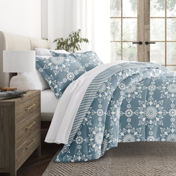 Daisy Medallion Light Blue