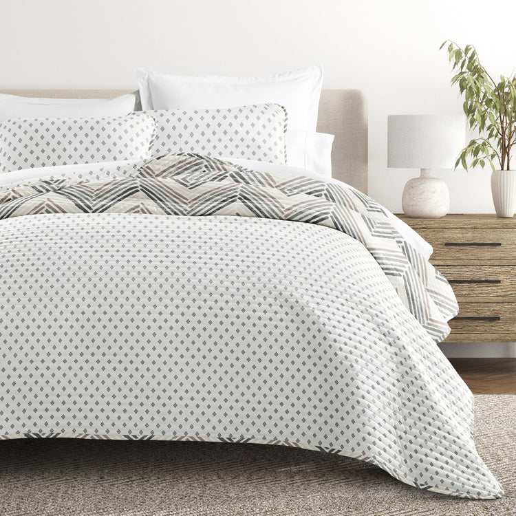 Painted Chevron Quilt Set with Shams Reversible Light Gray