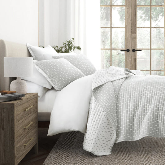 Dots Quilt Set with Shams Reversible Light Gray