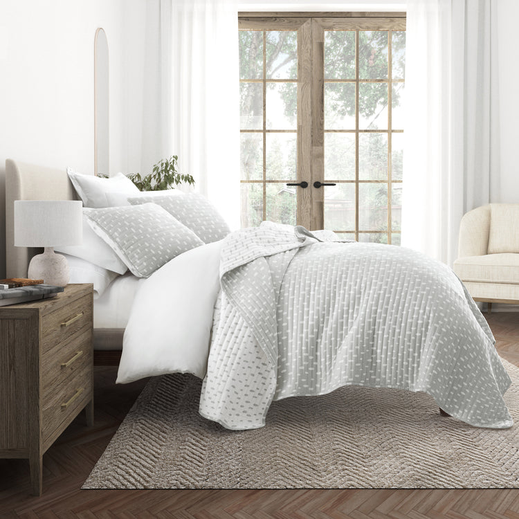 Dots Quilt Set with Shams Reversible Light Gray