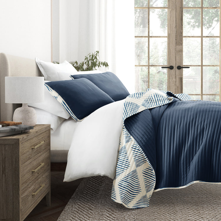 Diamond Pattern Quilt Set with Shams Reversible Navy