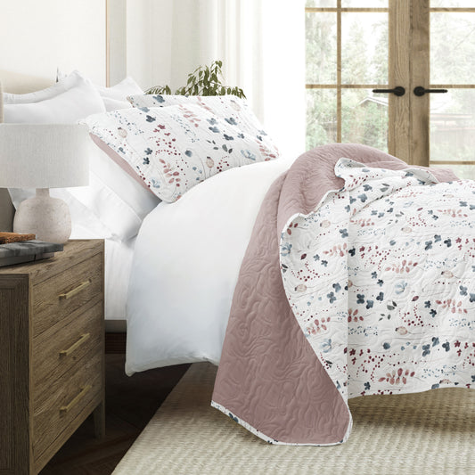Poppy Bloom Pattern Quilt Set with Shams Reversible Mauve