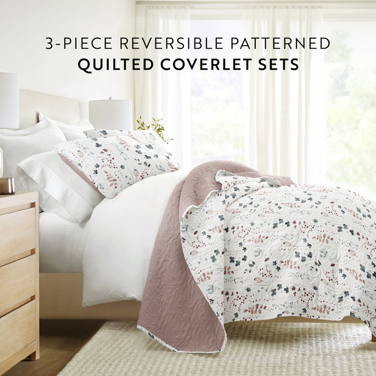 Poppy Bloom Pattern Quilt Set with Shams Reversible Mauve